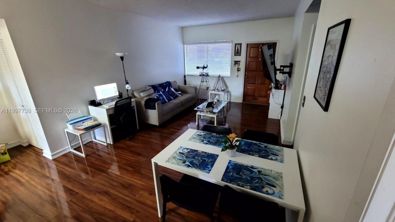 8017 Lake Dr, Unit 103, Doral, FL 33166 Photo