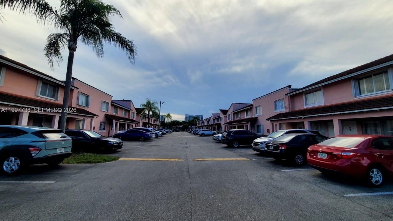 8017 Lake Dr, Unit 103, Doral, FL 33166 Photo