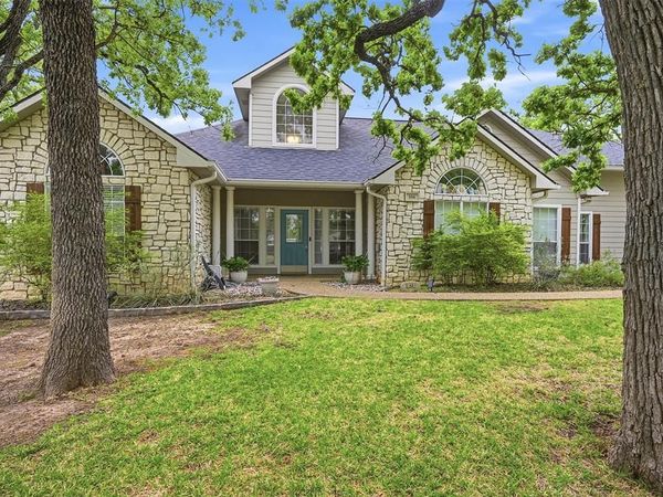 106 Shoshone Drive, Lake Kiowa, TX 76240