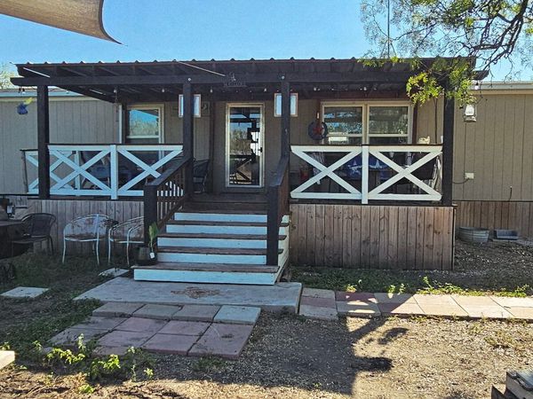 275 West, Pleasanton, TX 78064