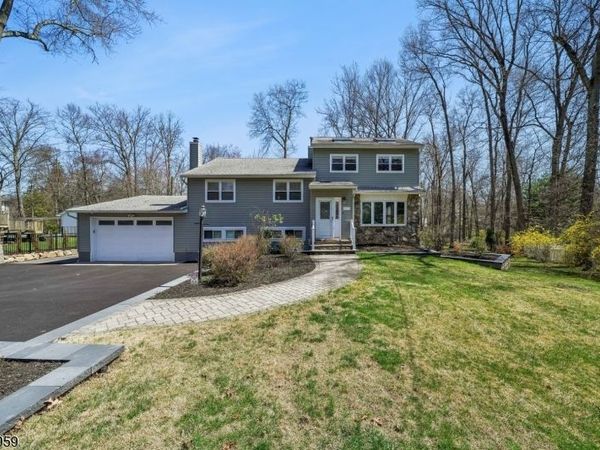 47 Crossbrook Rd, Livingston, NJ 07039