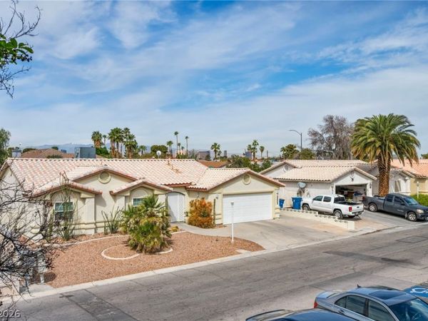 5222 Mandalay Springs Drive, Unit 201, Las Vegas, NV 89120