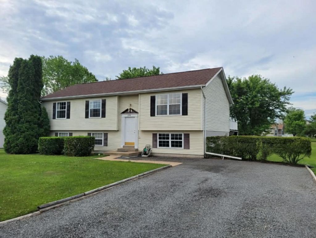 6918 Maplewood Drive, Bealeton, VA 22712 Main Photo