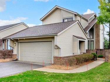 29118 E Chanticleer Drive, Southfield, MI 48034