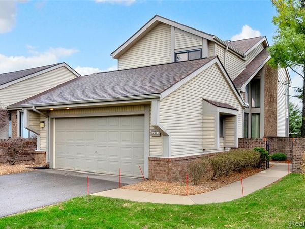 29118 E Chanticleer Drive, Southfield, MI 48034