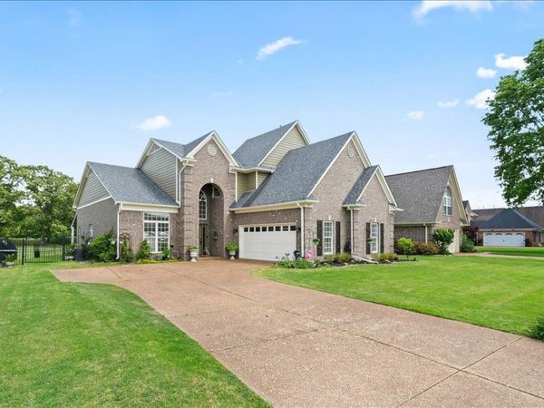 235 FAIROAKS DR, Oakland, TN 38060