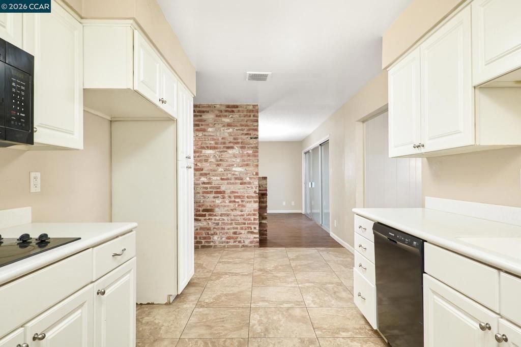 7016 Uranus Pkwy, Sacramento, CA 95823 Main Photo