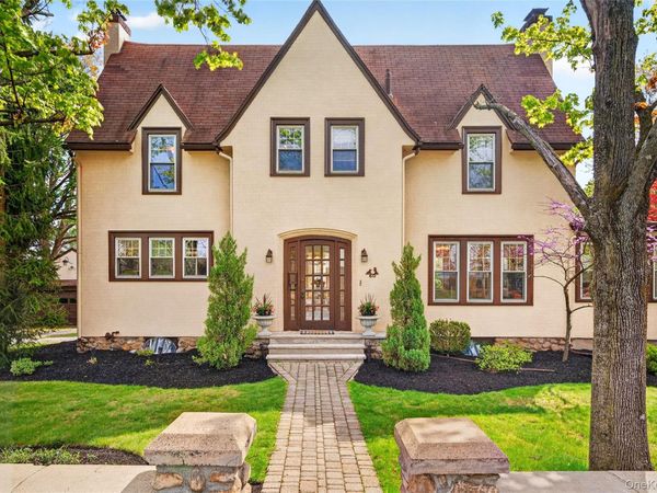 60 Old Middletown Road, Pearl River, NY 10965