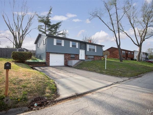 5808 Dogwood Lane, Godfrey, IL 62035