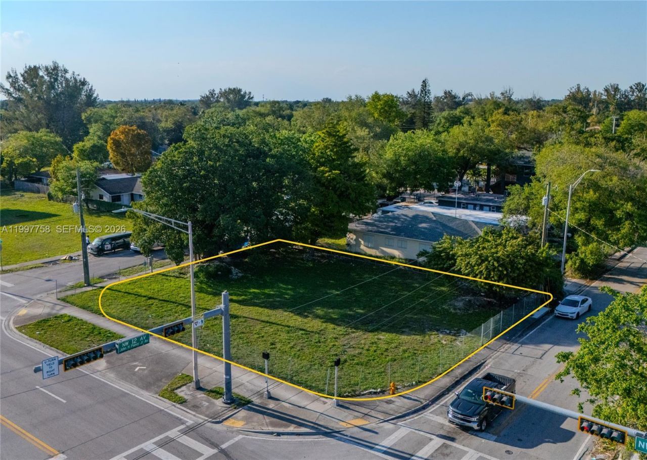 1205 NW 79th St, Miami, FL 33147 Photo