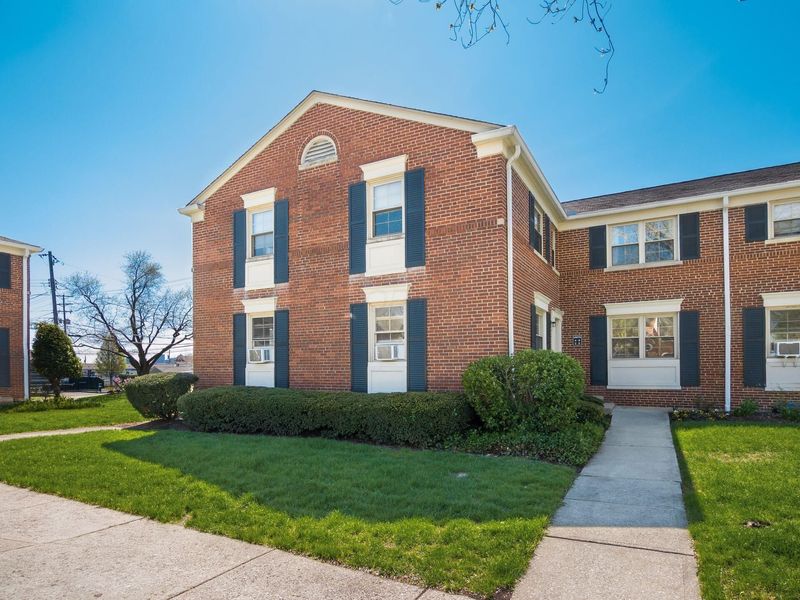 1775 Northwest Court, Unit 105, Columbus, OH 43212 Photo 2