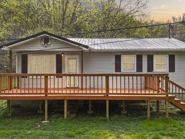 219 Burnt Cabin Branch, Stambaugh, KY 41257