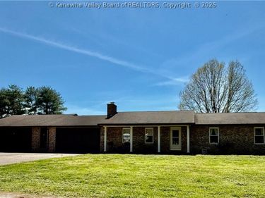 119 2nd Avenue, Ravenswood, WV 26164