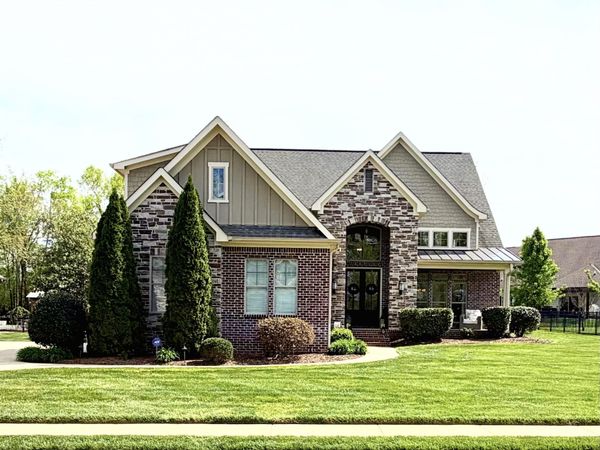 8336 Georgetown Bay Dr, Ooltewah, TN 37363