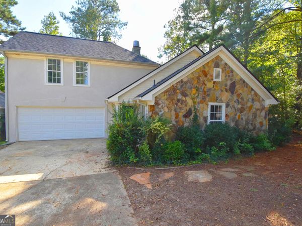 700 S Fairfield Drive, Peachtree City, GA 30269