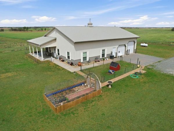 11763 N 1820 Road, Sayre, OK 73662