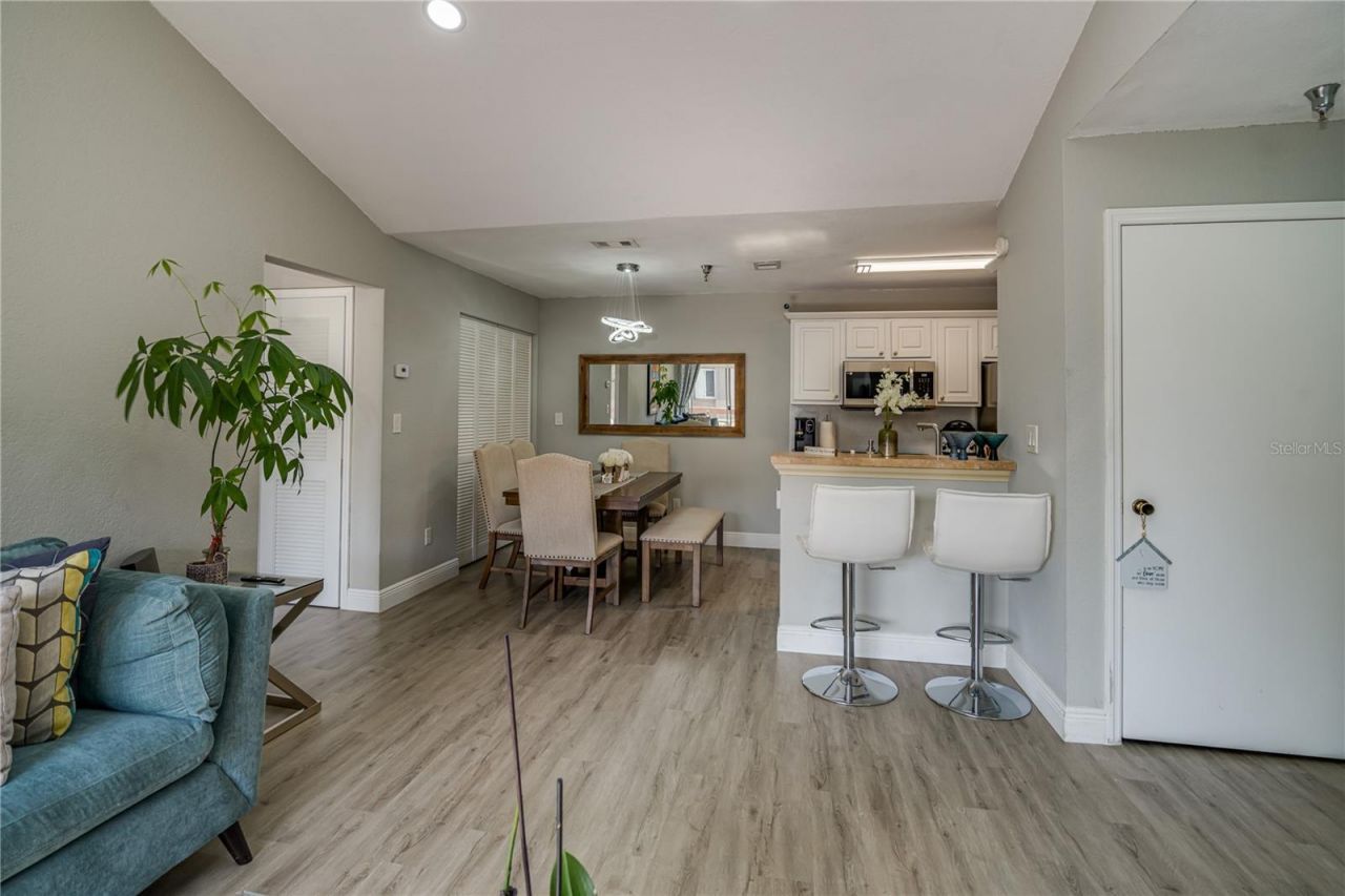 10263 Gandy Boulevard N, Unit 2106, Saint Petersburg, FL 33702 Photo