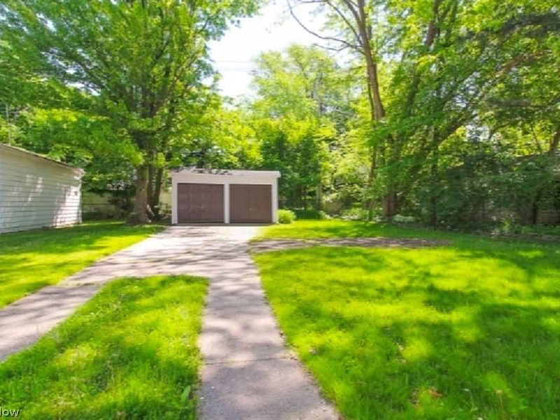 971 Rushleigh Road, Cleveland Heights, OH 44121 Photo 3