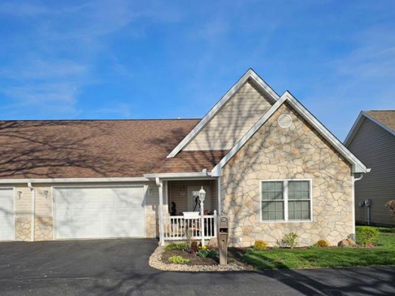 509 Golden Crossing, Unit 509, Eaton, OH 45320 Photo 2