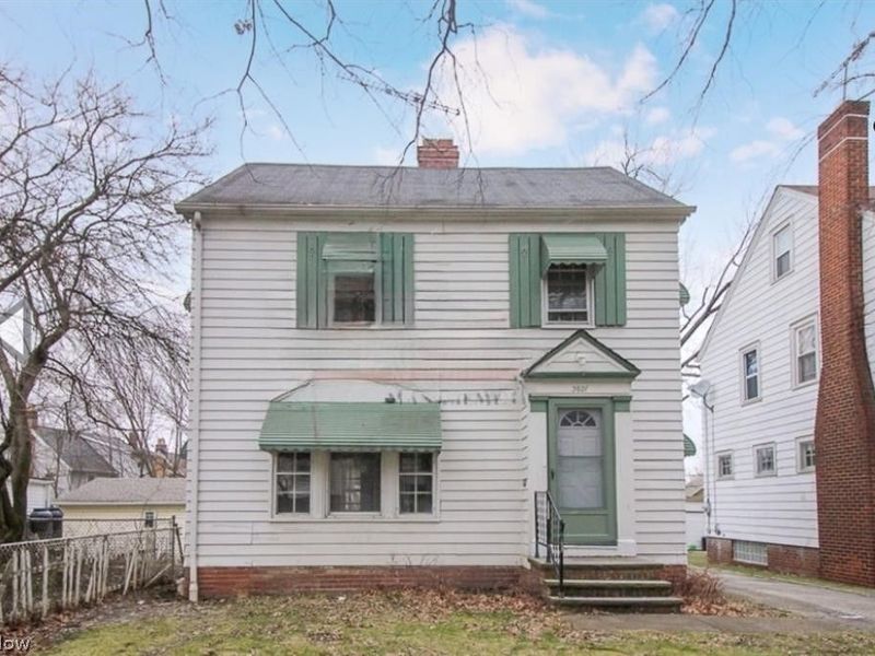 3801 Woodridge Road, Cleveland, OH 44121 Photo 1