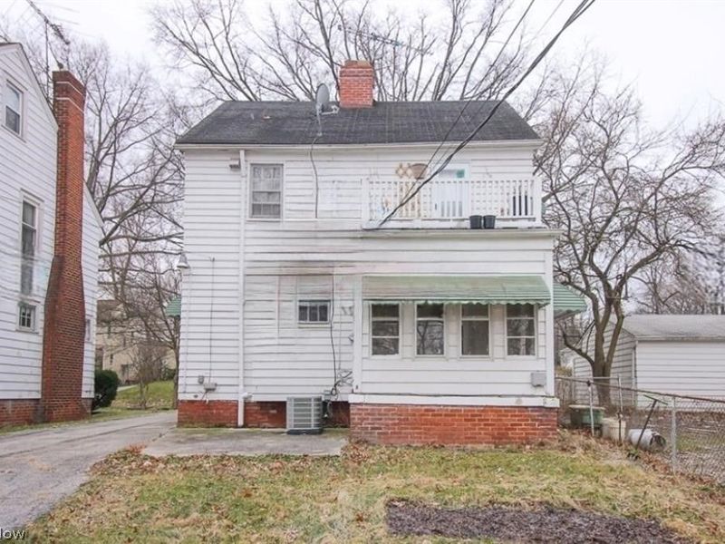 3801 Woodridge Road, Cleveland, OH 44121 Photo 2