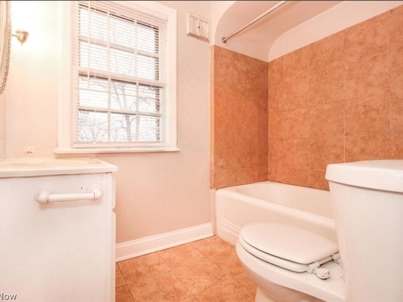 3801 Woodridge Road, Cleveland, OH 44121 Photo 8