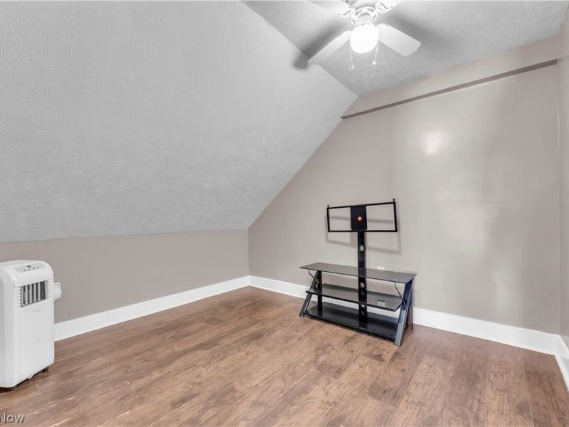 5628 Pacific Avenue, Cleveland, OH 44102 Photo 20