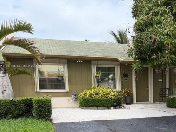 11906 SW 110th St Cir E , Miami, FL 33186