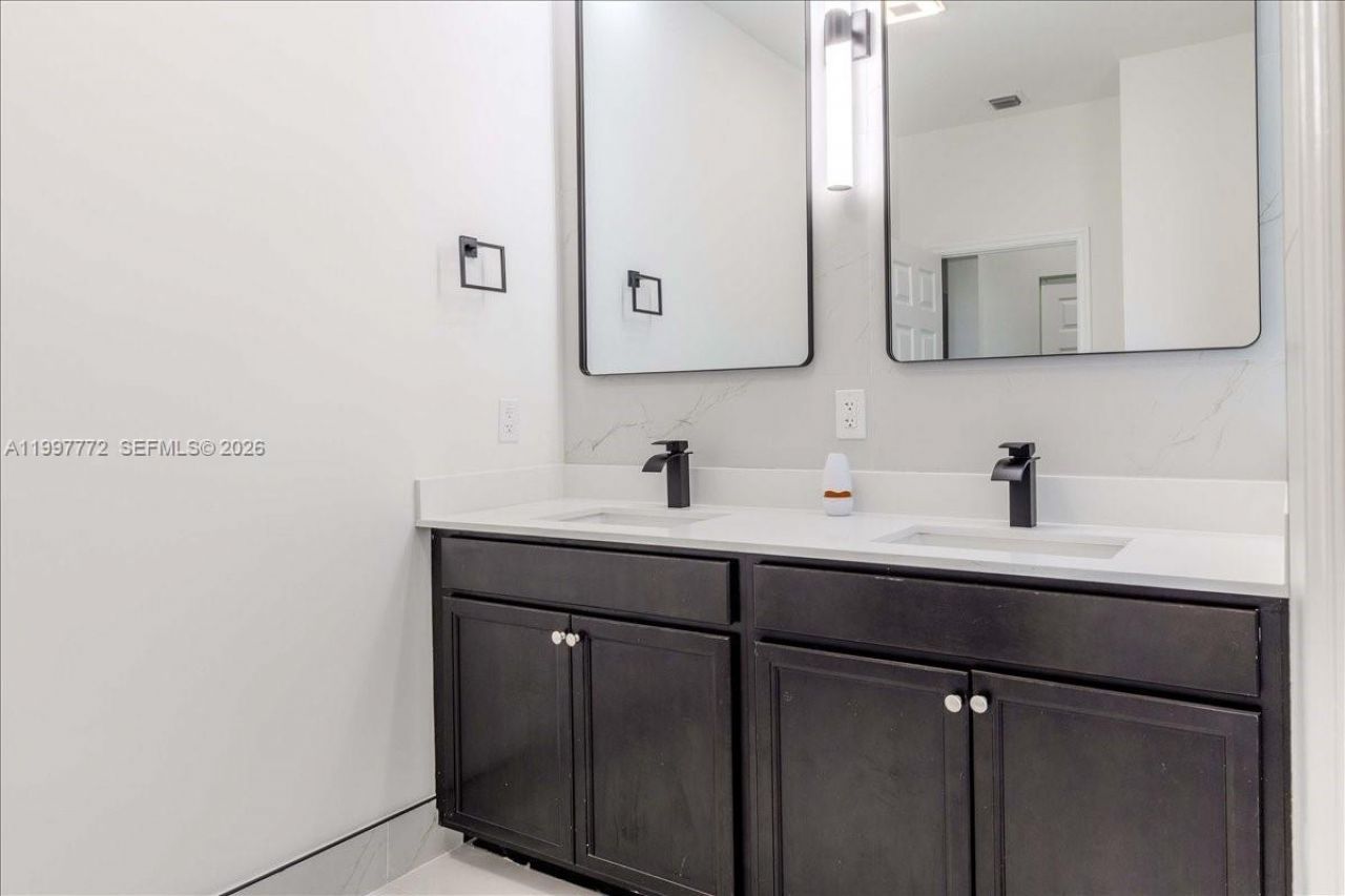 3335 W 94th Ter, Hialeah, FL 33018 Photo