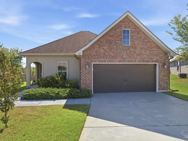 401 Waterbury Ct, Cantonment, FL 32533