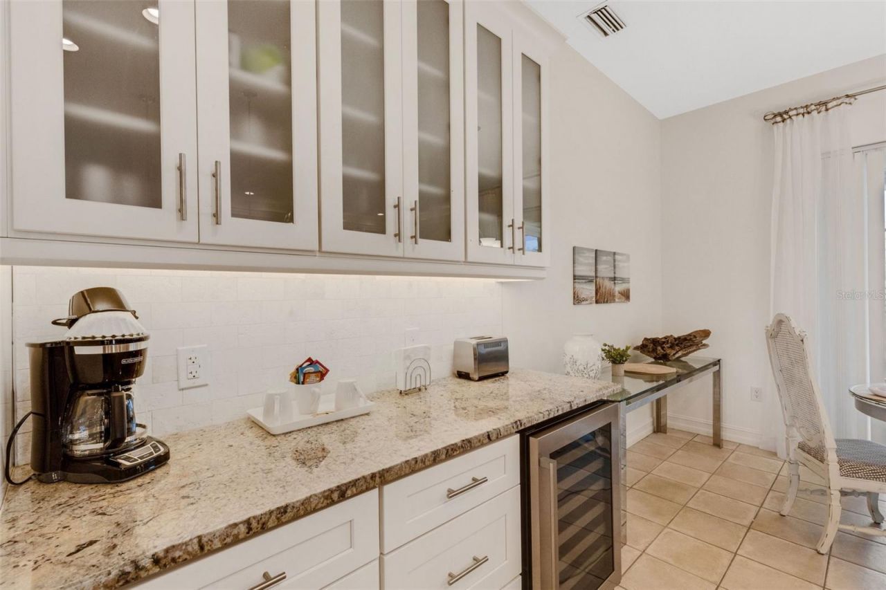 4801 Edgemont Court, Sarasota, FL 34233 Photo