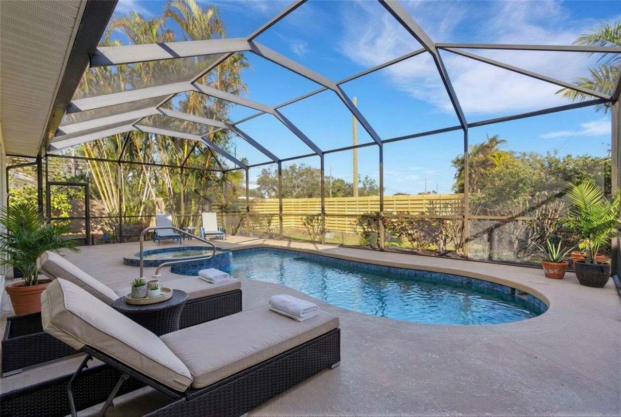 4801 Edgemont Court, Sarasota, FL 34233 Photo