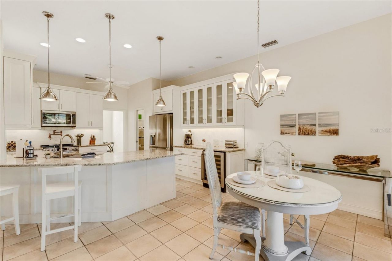 4801 Edgemont Court, Sarasota, FL 34233 Photo