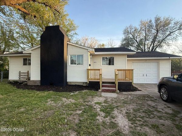 415 W Daugherty Street, Carterville, MO 64835