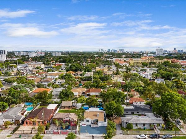2376 NW 2nd St, Miami, FL 33125