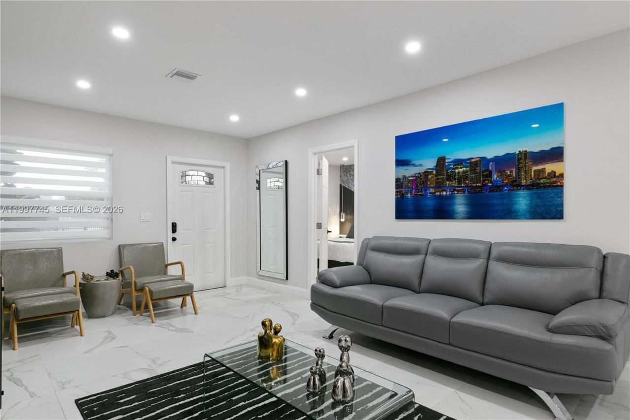 2376 NW 2nd St, Miami, FL 33125 Photo