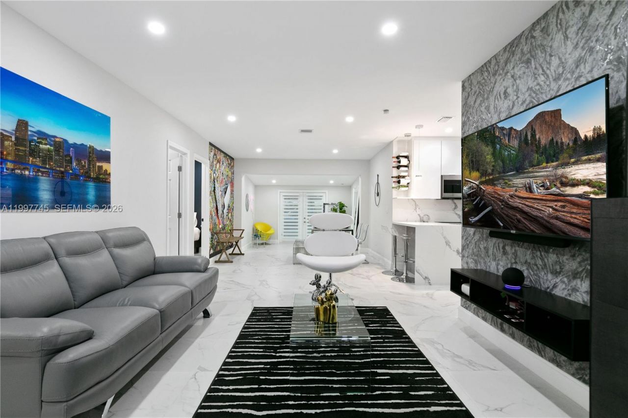 2376 NW 2nd St, Miami, FL 33125 Photo