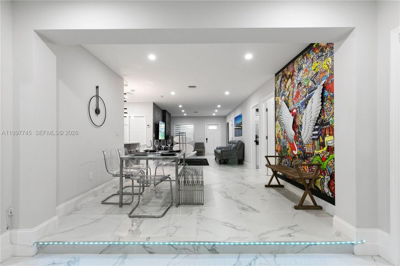 2376 NW 2nd St, Miami, FL 33125 Photo