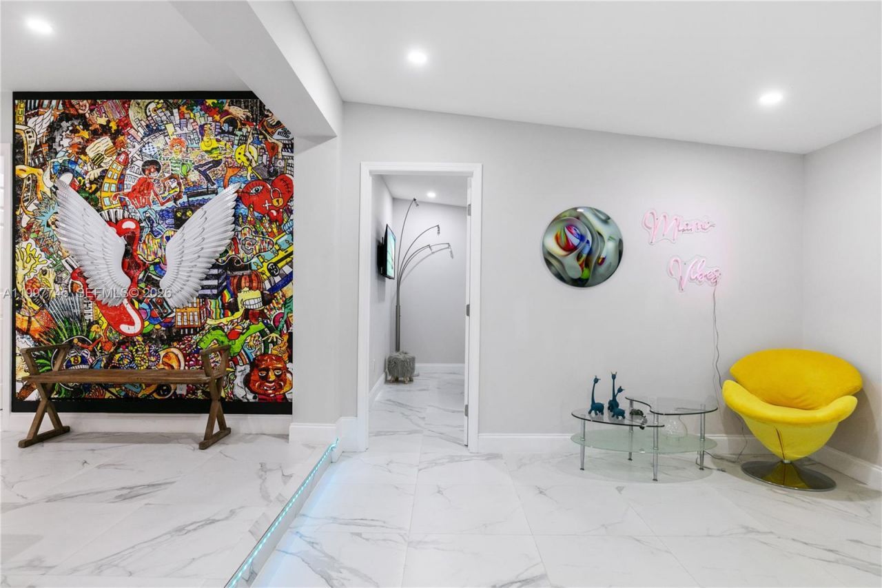 2376 NW 2nd St, Miami, FL 33125 Photo