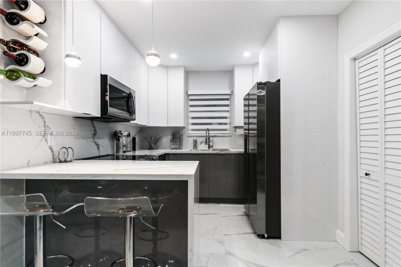 2376 NW 2nd St, Miami, FL 33125 Photo