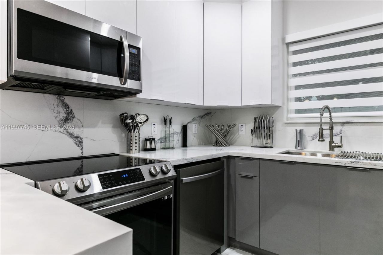 2376 NW 2nd St, Miami, FL 33125 Photo