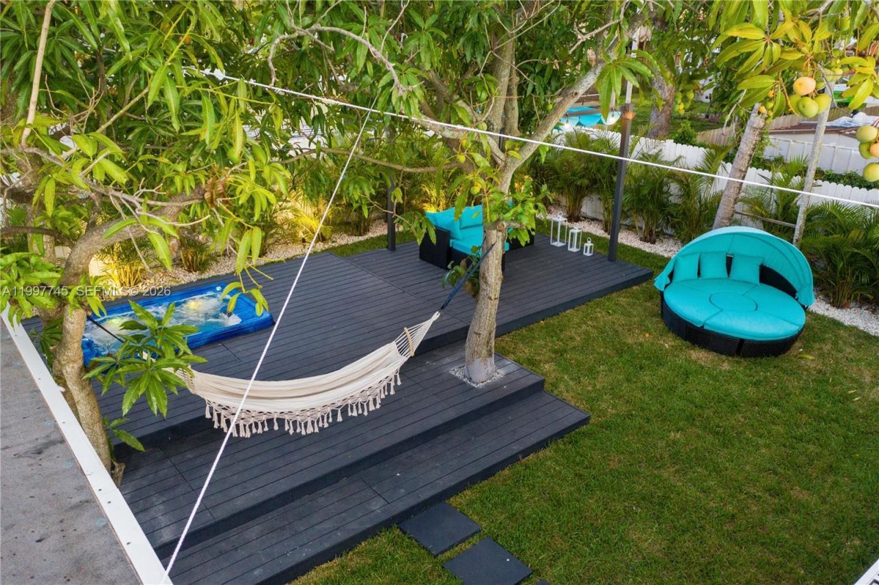 2376 NW 2nd St, Miami, FL 33125 Photo