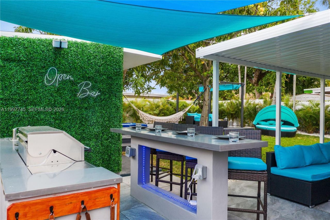 2376 NW 2nd St, Miami, FL 33125 Photo