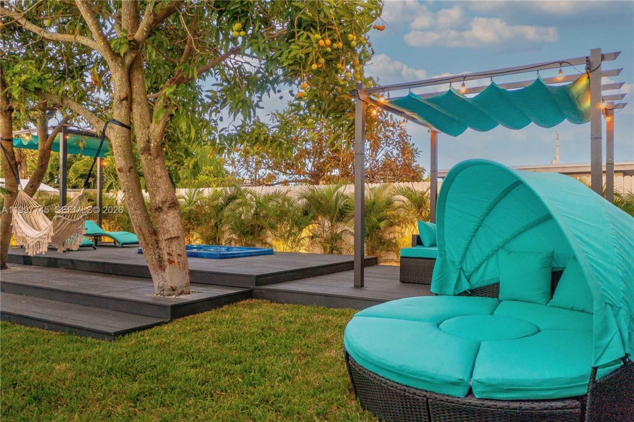 2376 NW 2nd St, Miami, FL 33125 Photo