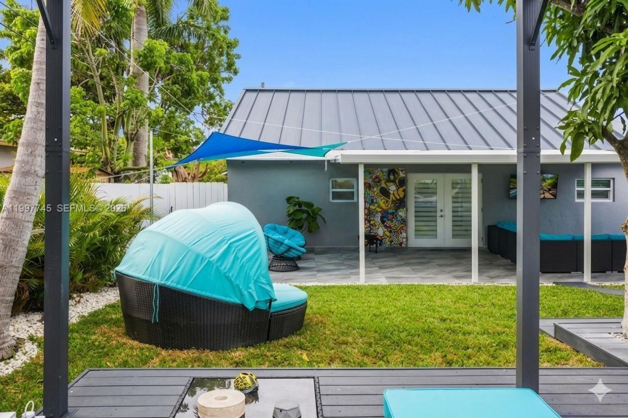 2376 NW 2nd St, Miami, FL 33125 Photo