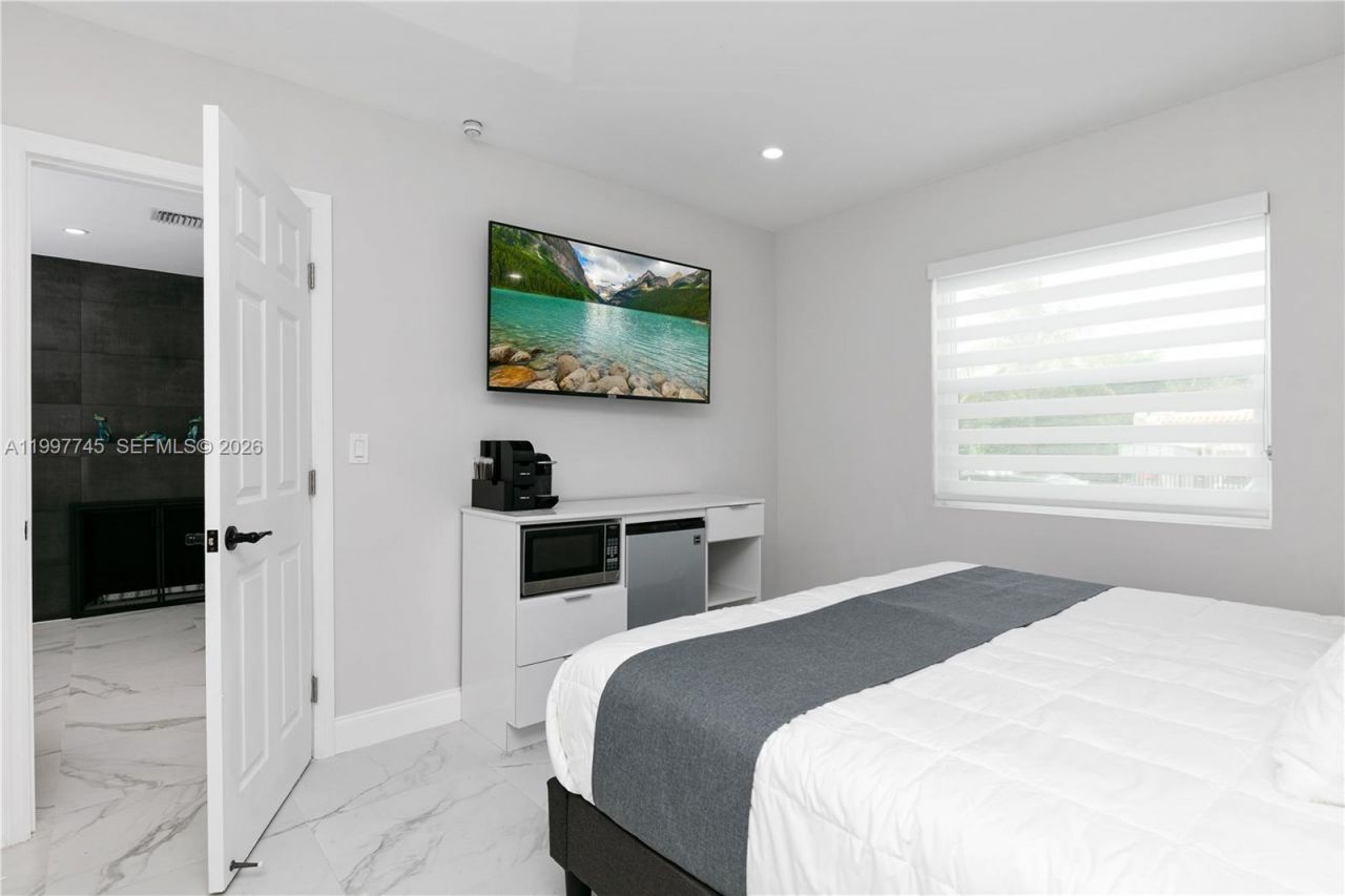 2376 NW 2nd St, Miami, FL 33125 Photo