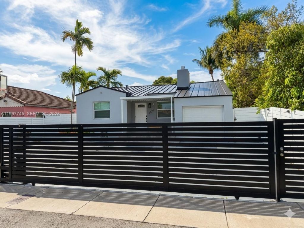 2376 NW 2nd St, Miami, FL 33125 Photo