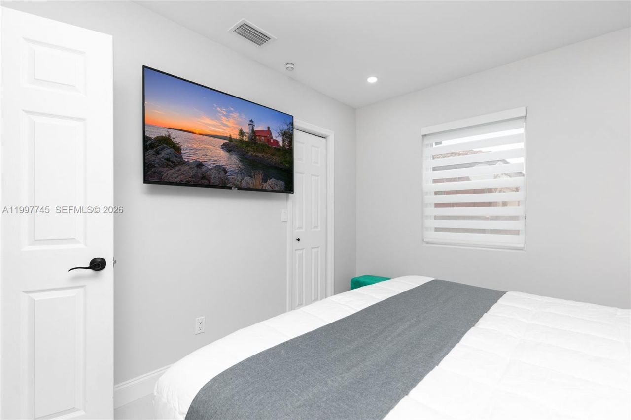 2376 NW 2nd St, Miami, FL 33125 Photo