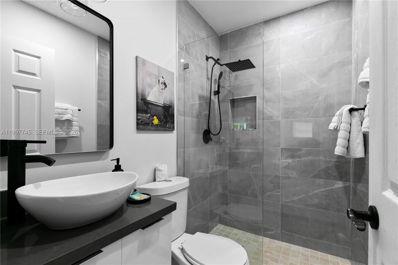 2376 NW 2nd St, Miami, FL 33125 Photo