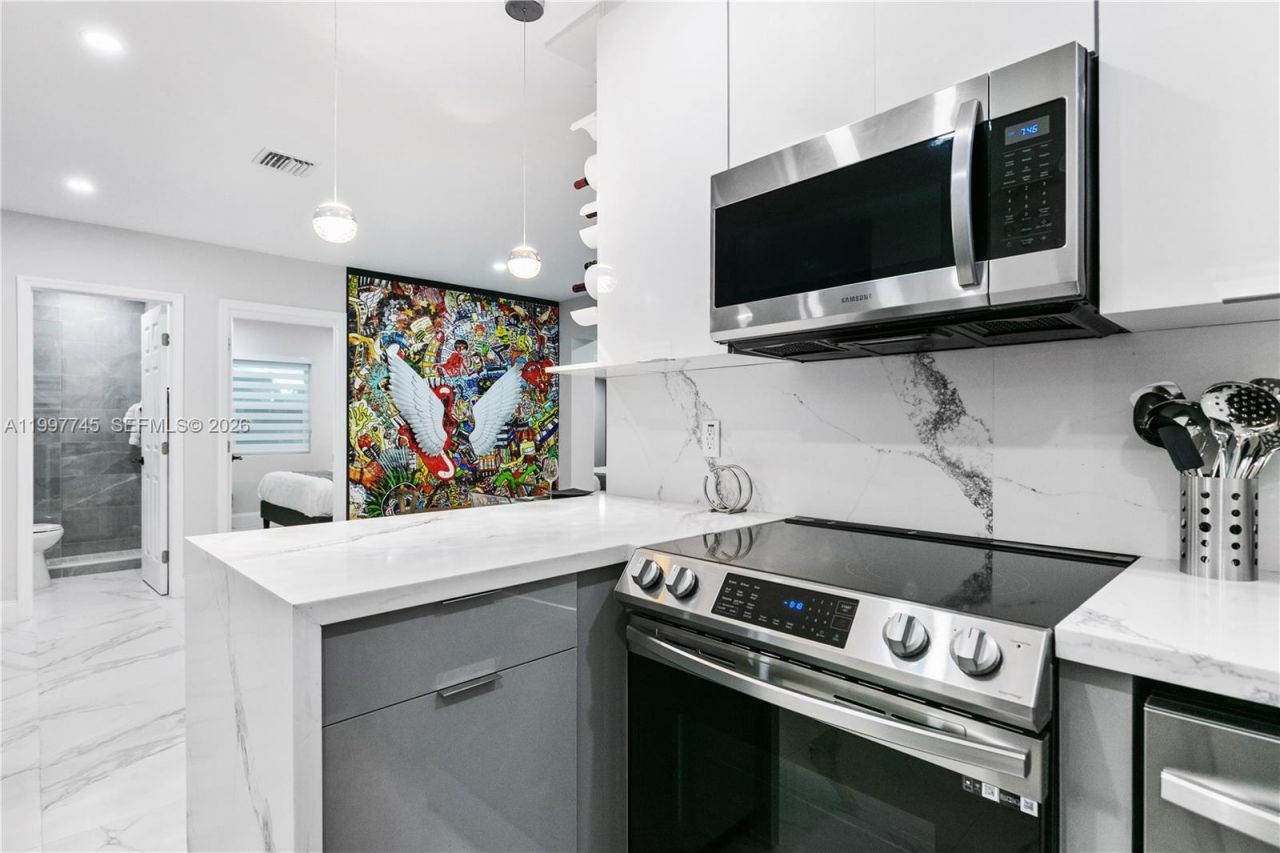 2376 NW 2nd St, Miami, FL 33125 Photo